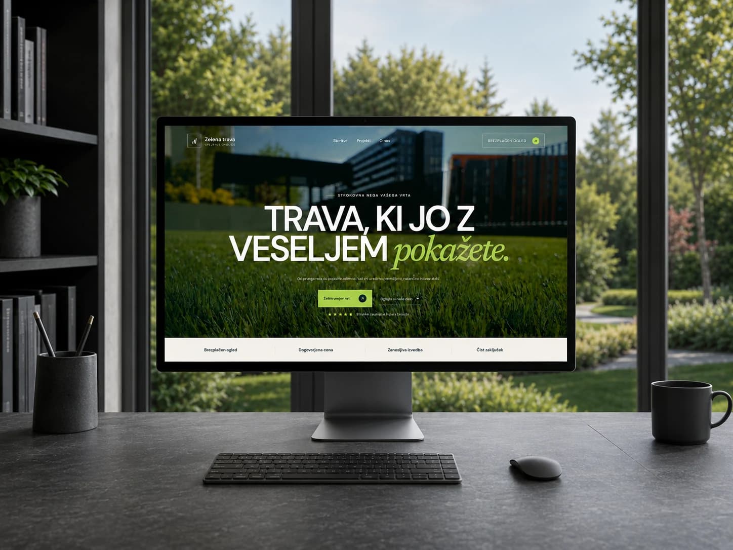 Spletna stran Zelena trava, predstavljena na namiznem monitorju